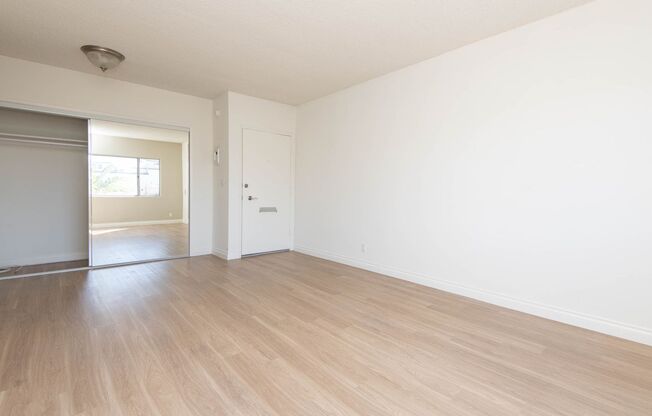 Studio, 1 bath, 390 sqft, $1,825, Unit 10