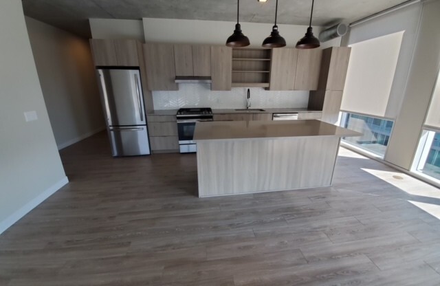 1000 Lake St