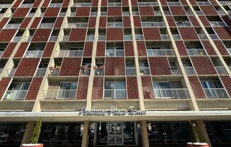 Bright and Sophisticated Studio Minutes Away from The Warf With Storage, Parking & Utilities Included