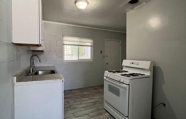 2 beds, 1 bath, $1,075