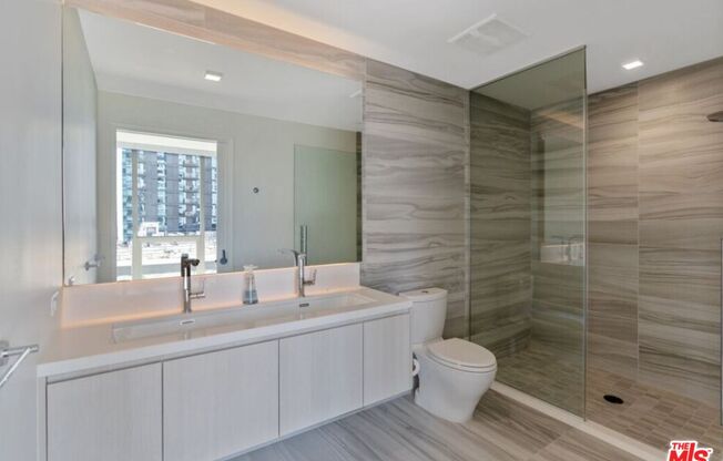 2 beds, 2 baths, 1,300 sqft, $4,300, Unit 1001