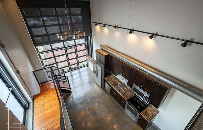 2 beds, 2 baths, $2,300, Unit 727 N. 4th St. Apt. 101