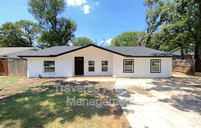 1011 N LUCAS DR