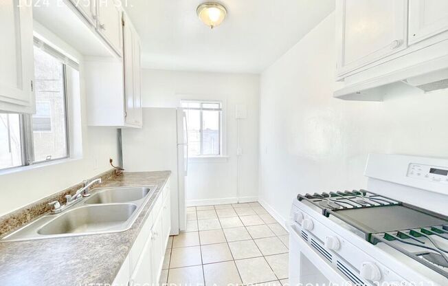 1024 E 75 ST