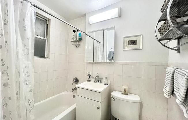 1 bed, 1 bath, $2,425, Unit 3RE