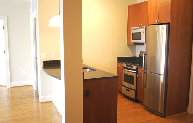 2 beds, 2 baths, 850 sqft, $3,900, Unit 203