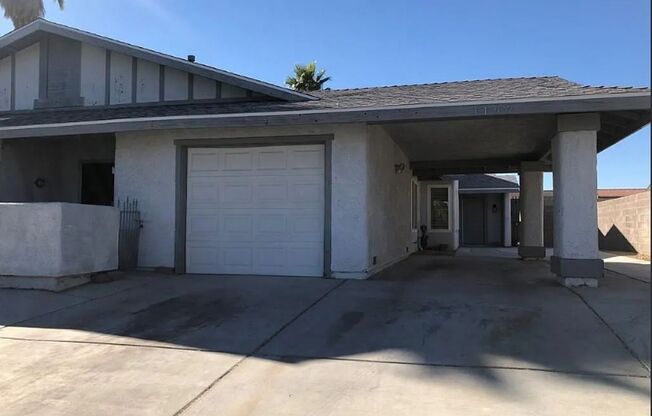 Beautiful 4-Bedroom, 2-Bathroom Townhome with Garage