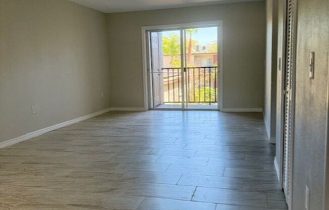 2 beds, 1.5 baths, 900 sqft, $1,425, Unit 211