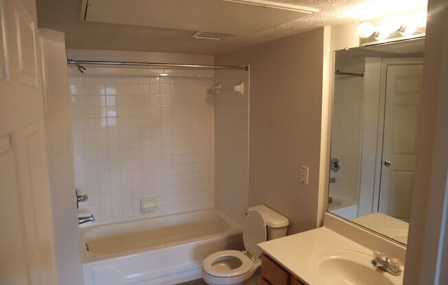 1 bed, 1 bath, 671 sqft, $1,099, Unit 28-28302