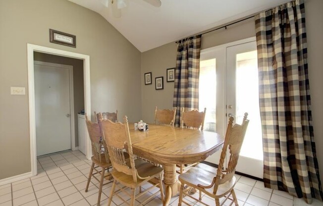 4510 Silver Hollow - 4Bed/2 Bath - $1,950/month