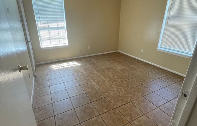 1 bed, 1 bath, 624 sqft, $699, Unit 38