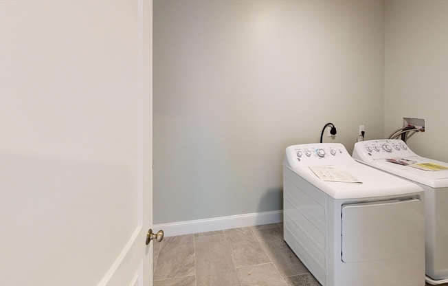 3 beds, 2.5 baths, 1,608 sqft, $4,000, Unit 12