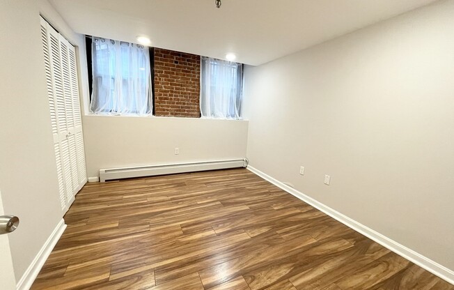 4 beds, 2 baths, $8,000, Unit 26