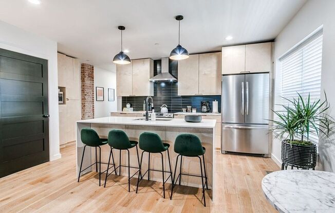 1 bed, 1 bath, 925 sqft, $1,500, Unit 1