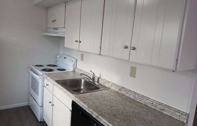 2 beds, 1 bath, $1,650, Unit 522B