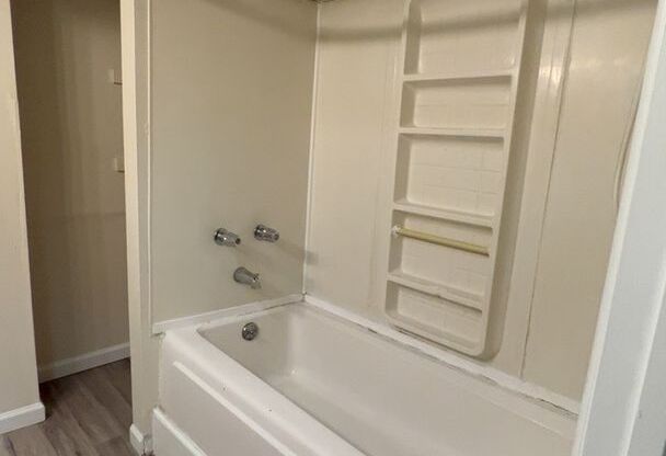 1 bed, 1 bath, 750 sqft, $550, Unit Apt. 1