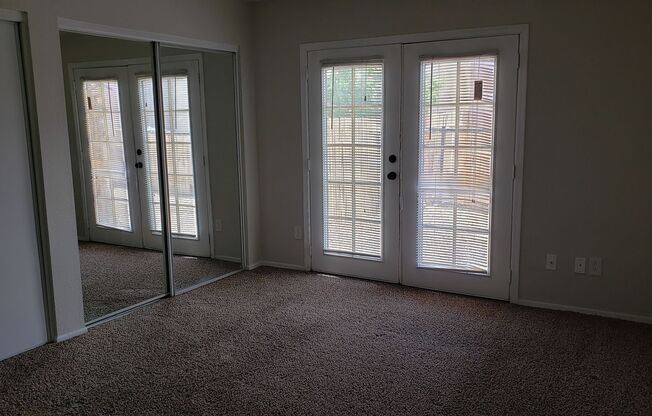 Clean! 2 bed 2 bath Town-home in Central Phoenix - Gated - Pool!