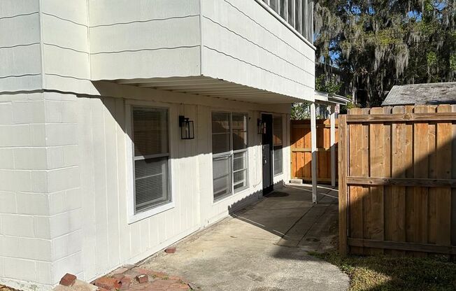 Eye-catching 1 bedroom 1 bath blocks from Flagler College! Students Welcome!