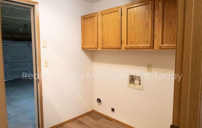 3 beds, 2 baths, $2,595