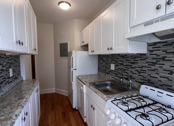 1 bed, 1 bath, 600 sqft, $2,800, Unit 42