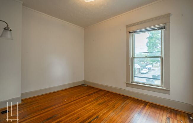 3 beds, 1 bath, $1,800, Unit 1212 Dennison Ave