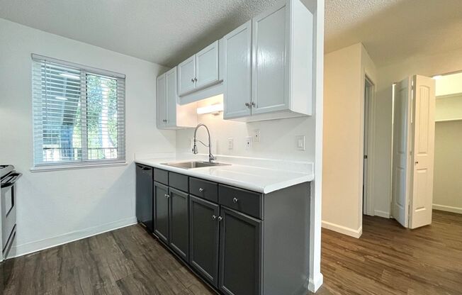 2 beds, 1 bath, 803 sqft, $1,435, Unit 59
