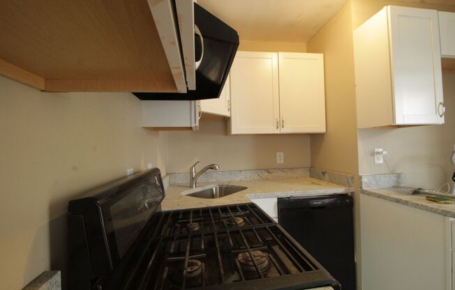 2 beds, 1 bath, $1,100