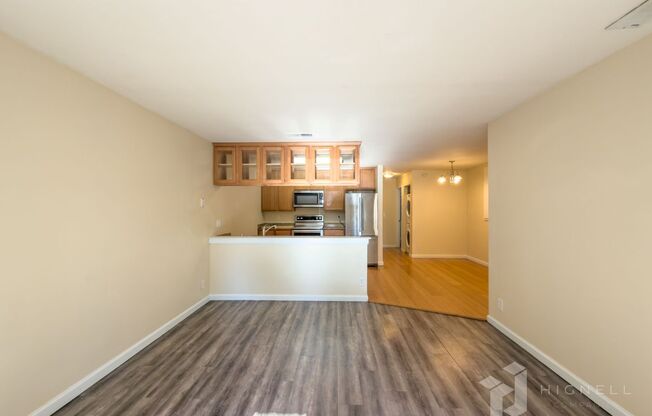 Gated Community, 3 Bed Condo!