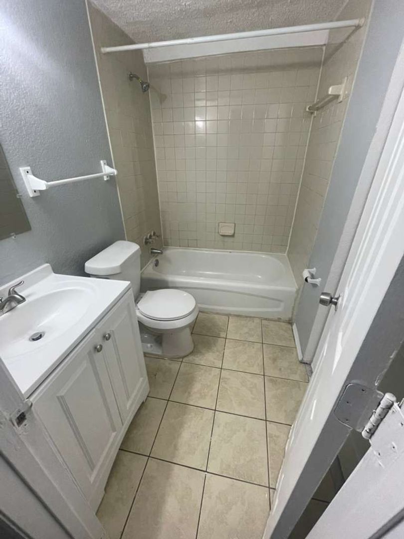 2/1 St Pete Move In Ready