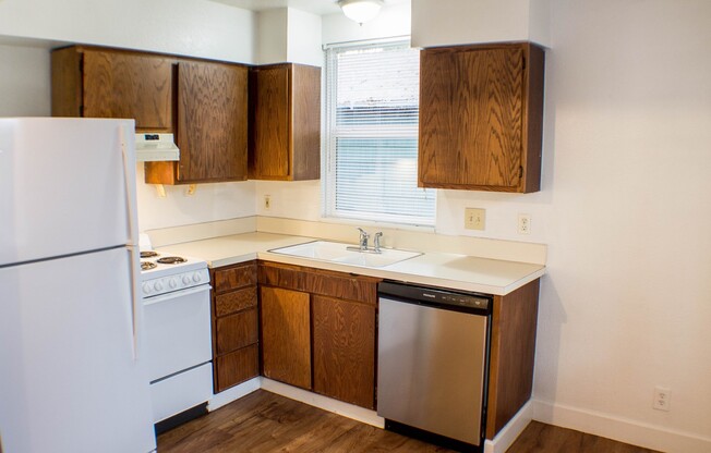 Berg- TriPlex on Lee St SE #10095