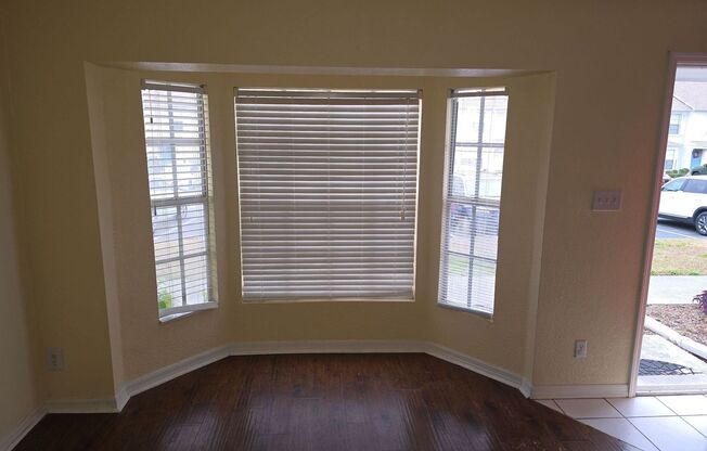 Charming 2 bedroom, 1.5 bathroom, 2 story townhouse for rent in Dade City!
