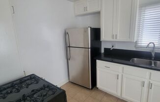 2 beds, 1 bath, $2,475, Unit 12-12325