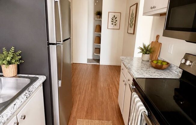 1 bed, 1 bath, 592 sqft, $1,075, Unit 97