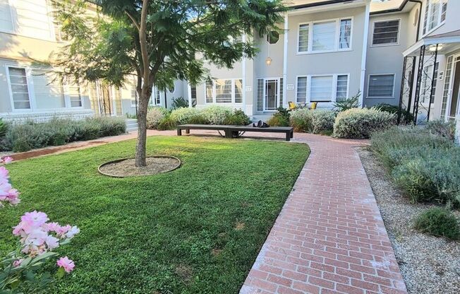 2 beds, 1 bath, $2,795, Unit # 13020