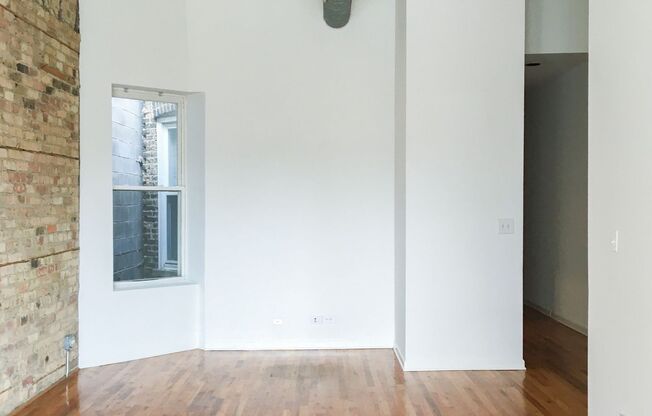 1 bed, 1 bath, 905 sqft, $2,450, Unit 2450-301
