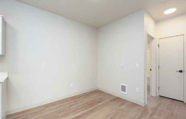 3 beds, 2 baths, 1,871 sqft, $2,880, Unit H-C