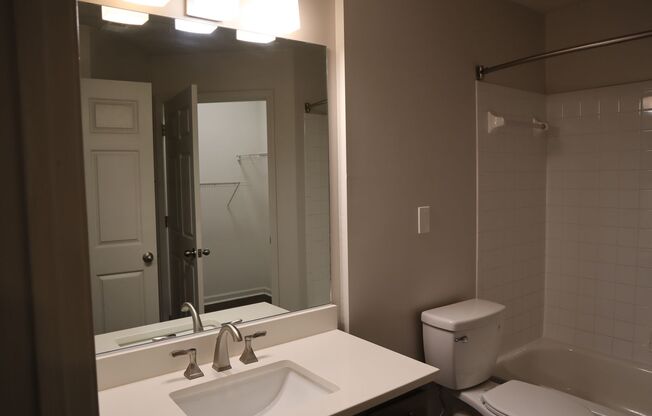 1 bed, 1 bath, 671 sqft, $1,379, Unit 28-28107
