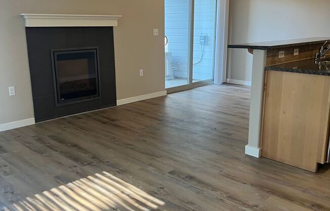 1 bed, 1 bath, 835 sqft, $1,570, Unit B201