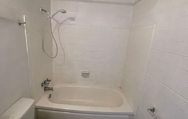 Studio, 1 bath, $725, Unit KEL201-5