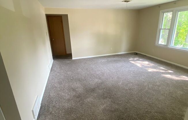 3 beds, 1 bath, 1,100 sqft, $1,450