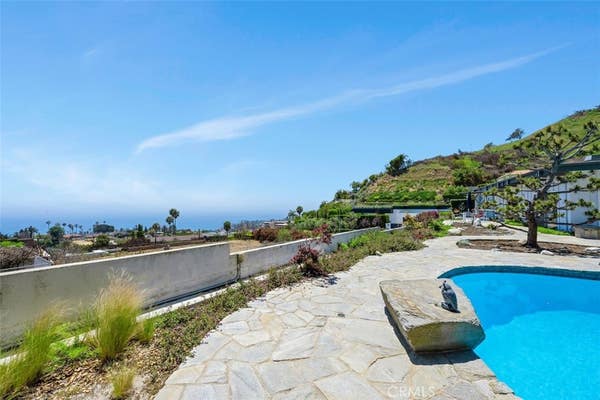 1032 ENCHANTED WAY