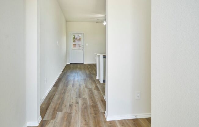 Hunters Ranch Beauty! 3 Bedrooms 2 1/2 Bath Townhome