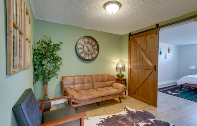 2 beds, 1 bath, $2,200