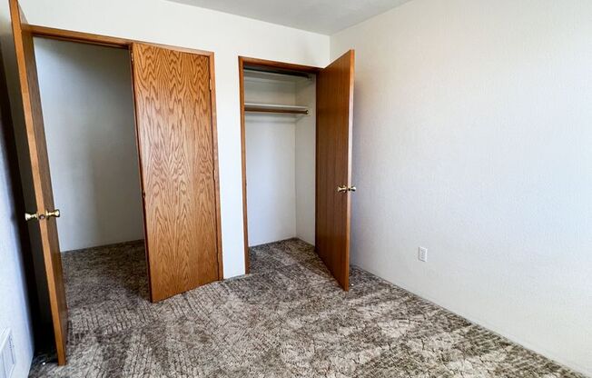 3 beds, 1 bath, $1,495, Unit 5613