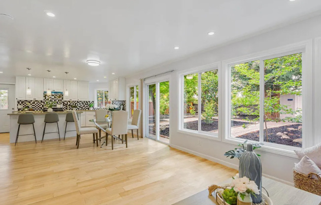 1431 SUNSET LOOP