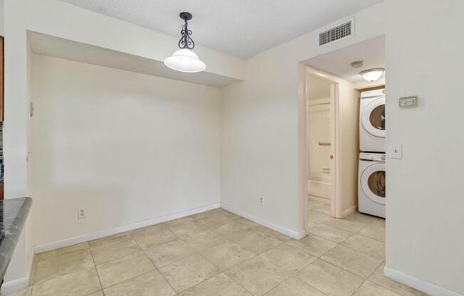 2 beds, 2 baths, 932 sqft, $2,100