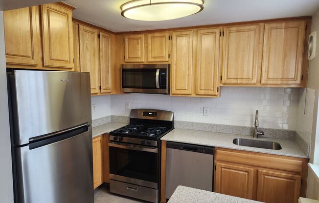2 beds, 1 bath, 897 sqft, $2,135, Unit E-08