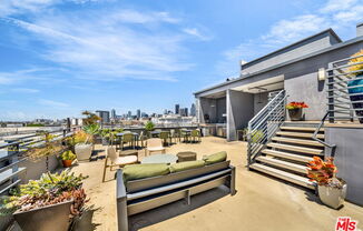 825 E 4TH ST