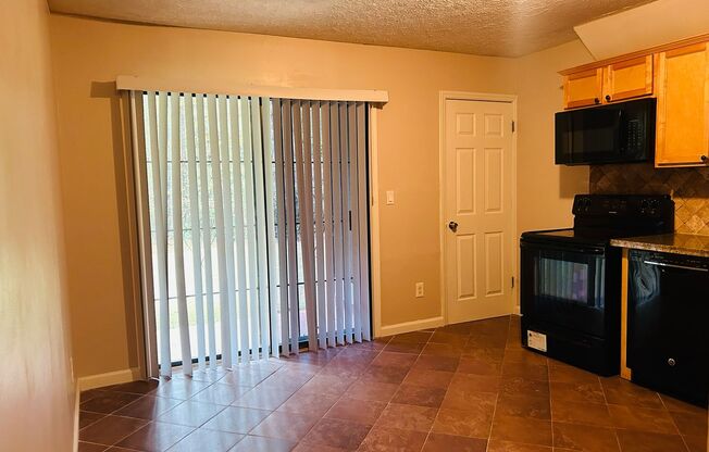 2 beds, 1 bath, 988 sqft, $1,295, Unit 140 Summerwood Dr Unit 140