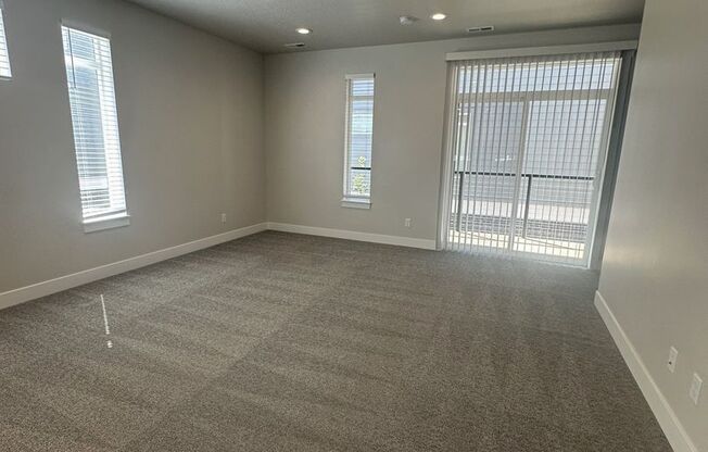 A 2 BED, 2.5 BATH DEAL THAT'S UNBOO-LIEVABLE! CLEARFIELD + 2 WEEKS FREE!